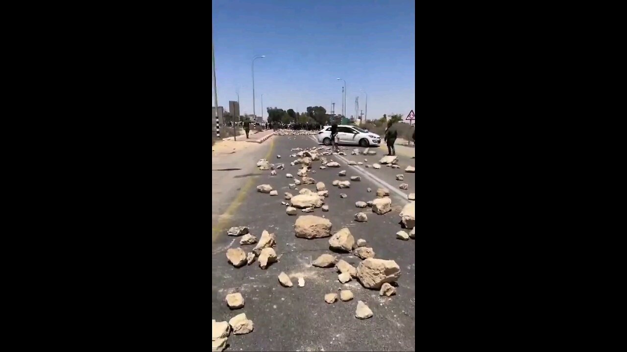 Israelis preventing gaza aid from moving