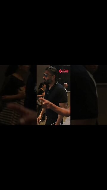 Sunil Shetty gets mobbed at an airport #shorts #sunilshetty