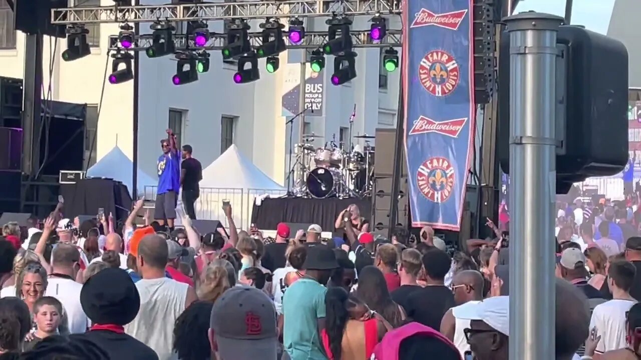 Tone Loc -Live mix Funky Cold Medina/Gin&Juice/Whoomp There It Is/Roof On Fire) St. Louis, MO 7/4/22