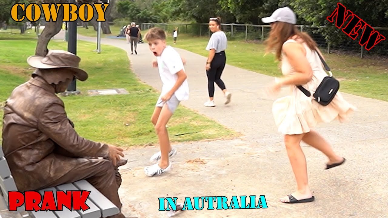 It's amazing everyone come to fix the dog's leg. #statue_prank in Australia Brisbane city #viral.