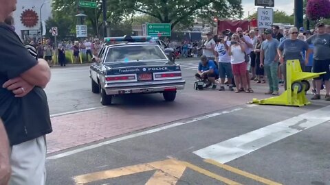 Vintage cars take over Woodward Avenue as Dream Cruise begins