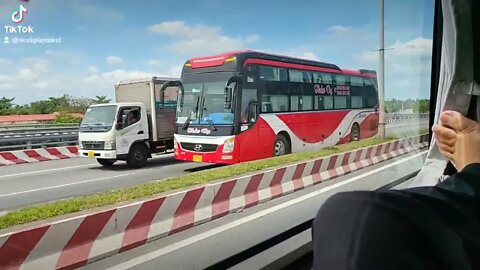 Traveling on Phuong Trang's bus bed - [Trải nghiệm du lịch xe bus giường nằm] #shorts