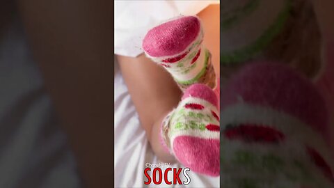 🧦 #SOCKS - Bouncing Feet Dance in Socks, Unveiling the Beauty of Motion from Above 🦵🏻