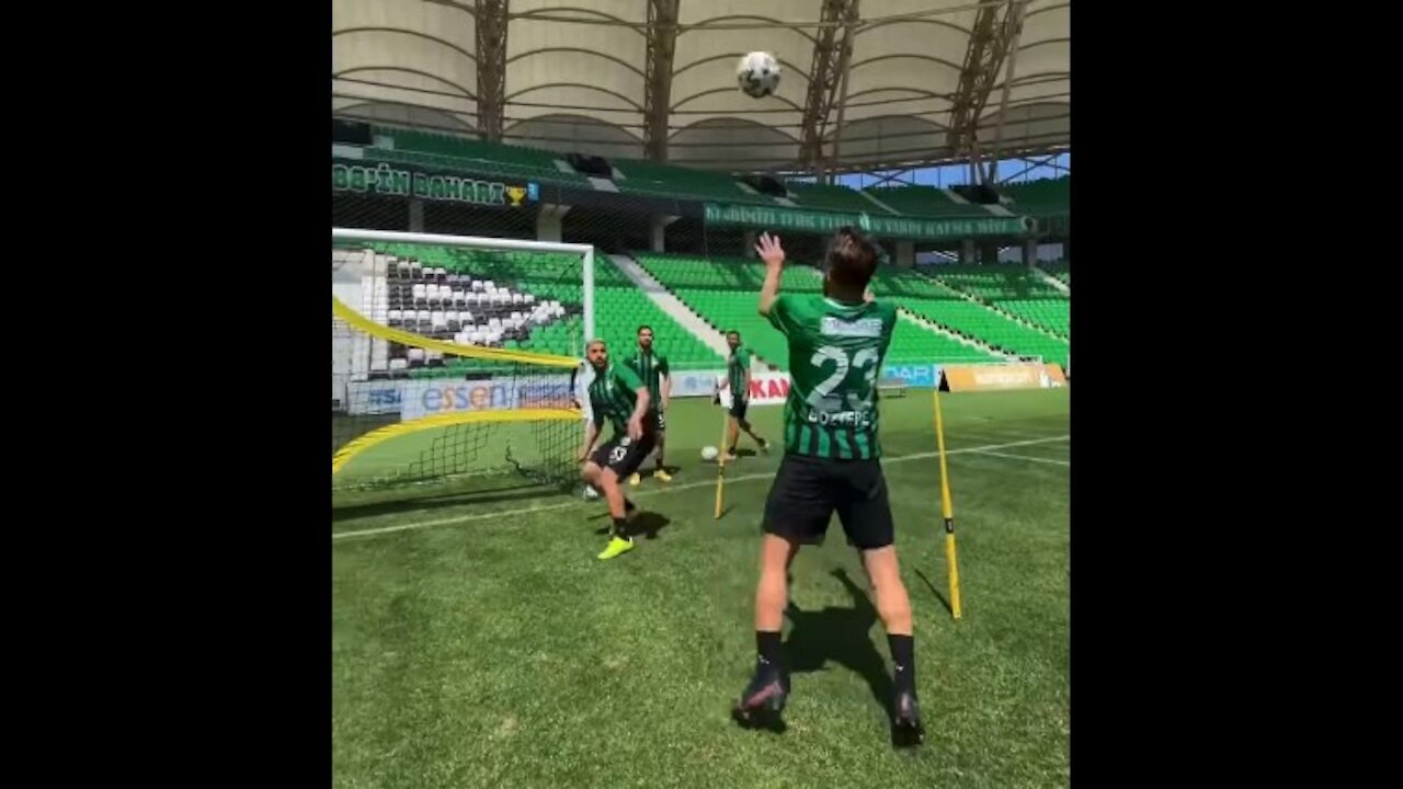 Attacking and defending drills at Sakaryaspor.