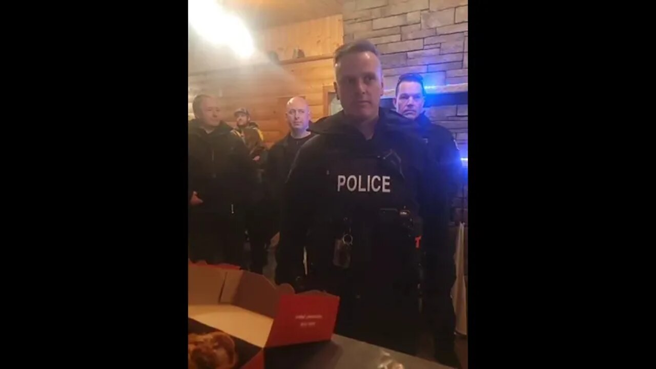 MUST WATCH!! RCMP "NEGOTIATING" WITH TRUCKERS. The truckers don't cede ground.