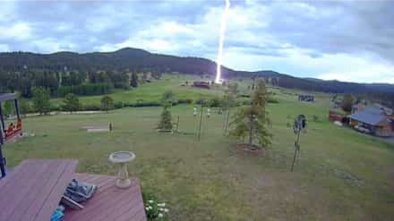 Lightning strike caught on camera during the day