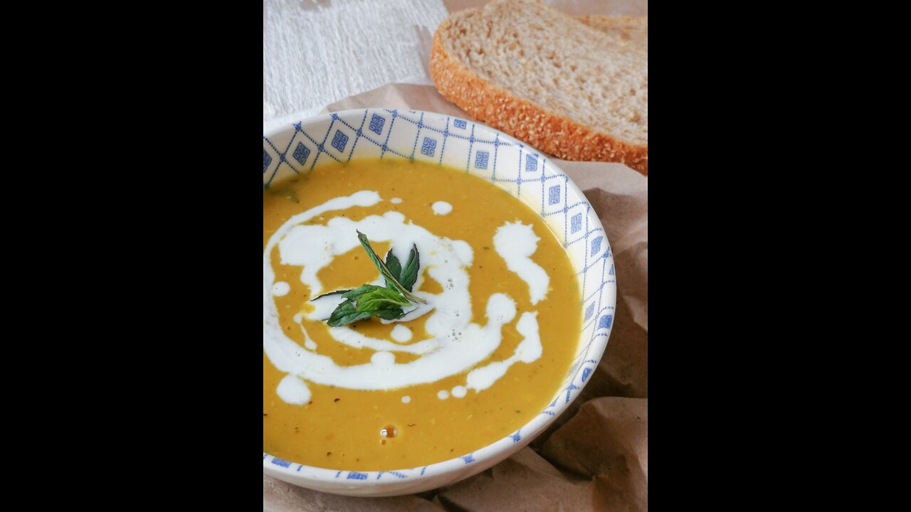 Pumpkin soup with cheesy garlic bread#food#yummy#rumble#Viral