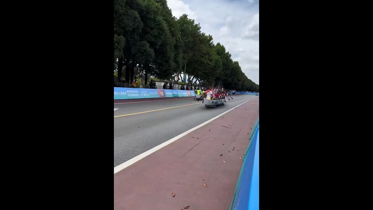 Rowing board on the road