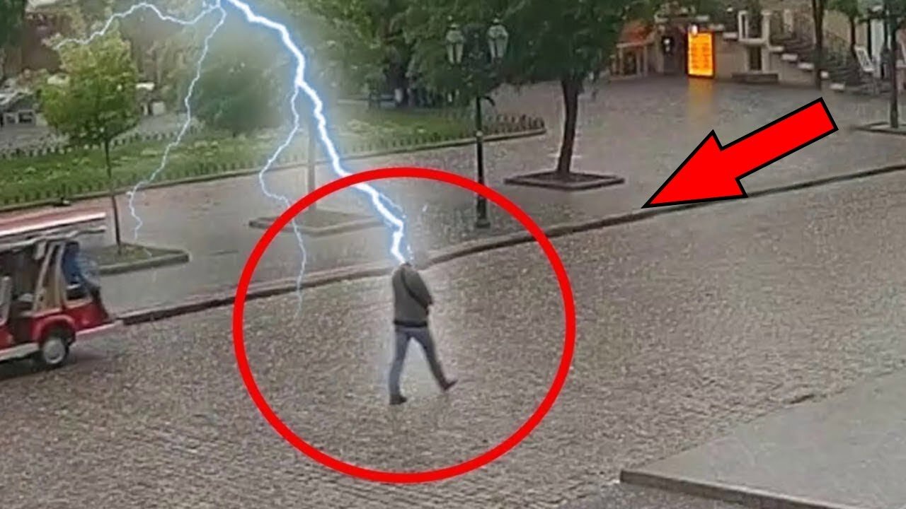 Security Officer in Jakarta Was struck by Lightning While On Duty