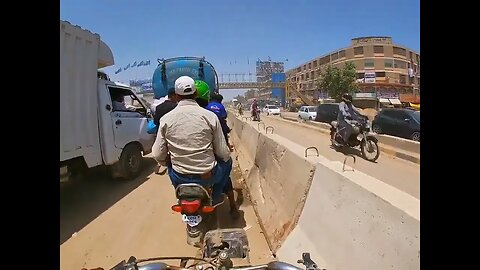 Karachi ki Heavy Traffic me bike per moto vlogging | traffic sound asmr WildLens shahid shah