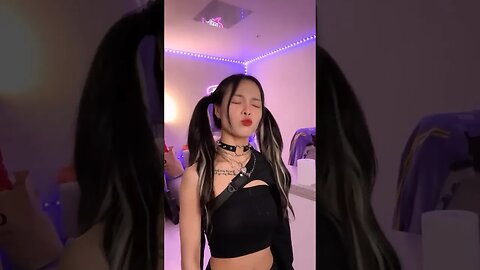 She Can’t Spit That Much Water! 💦🤣