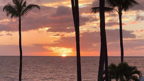 Beautiful Sunset in Maui, Hawaii!