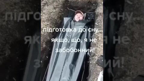 Ukrainian officers sleeping in bodybags in graves