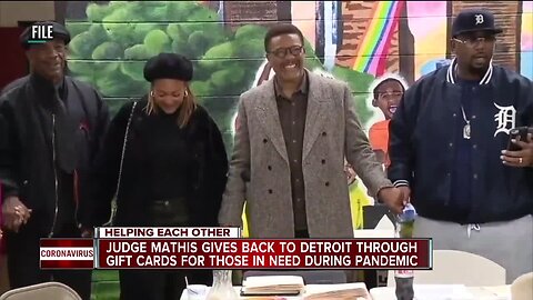 Judge Mathis gives away gift cards