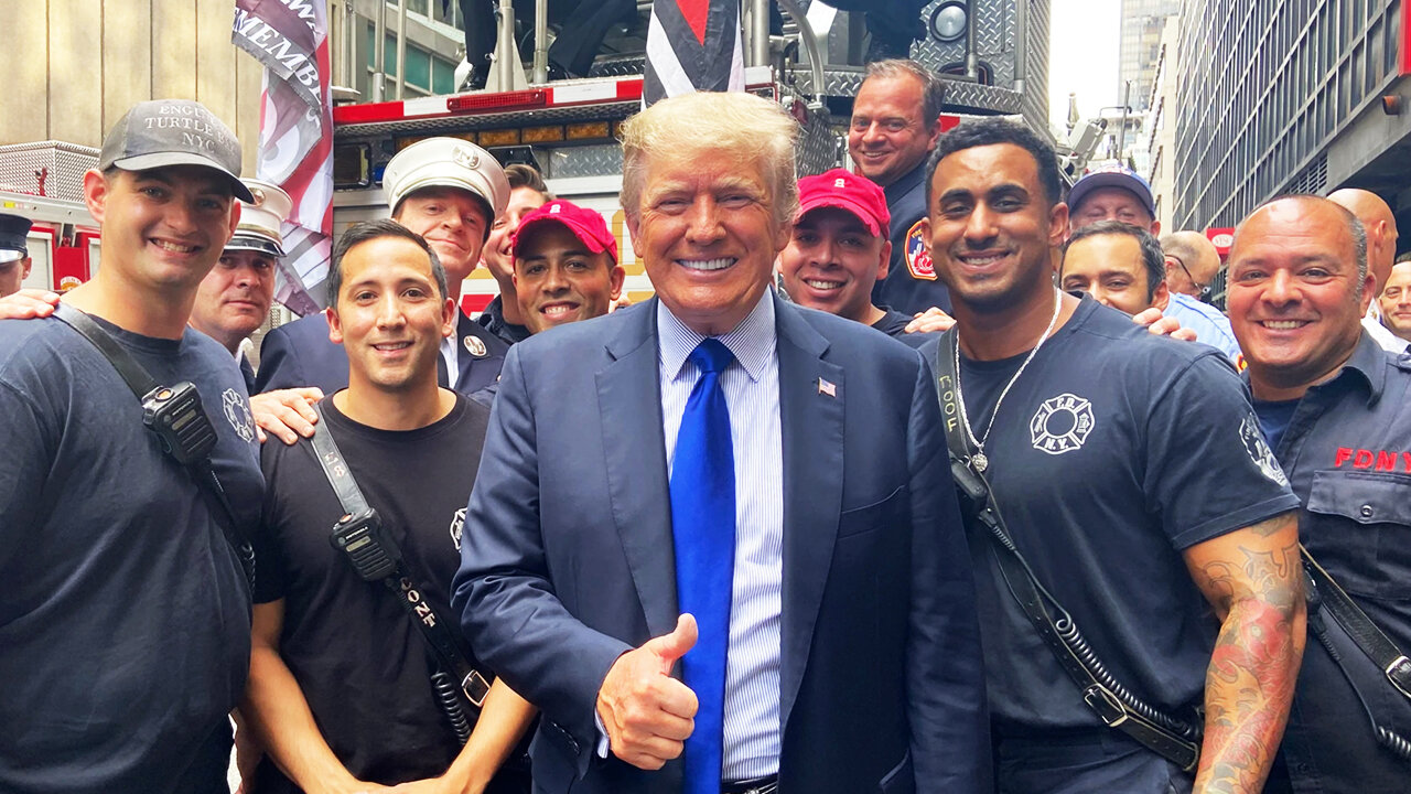 THE REAL PRESIDENT STANDS WITH OUR HEROES OF LAW AND ORDER!!!🇺🇸