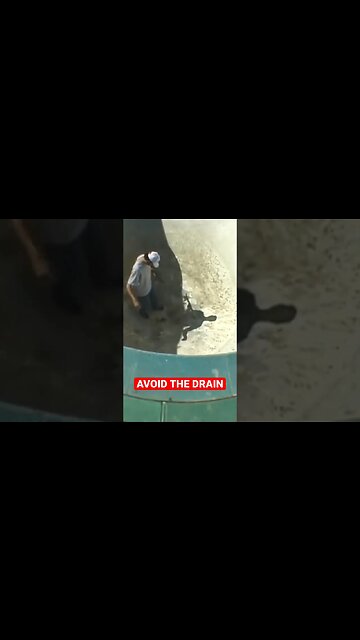 Watch Out for the Drain! #poolskateboarding #skateboarding #poolskating