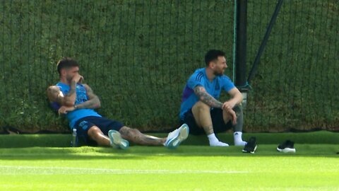 Messi relaxes during light Argentina training session after 2-0 win over Mexico