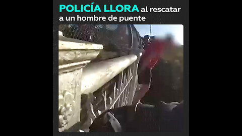 Policía estalla en lágrimas al rescatar a un hombre que iba a saltar de un puente