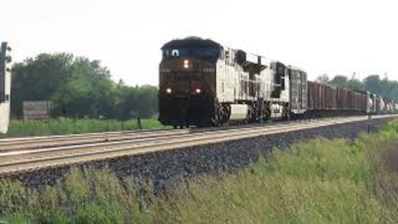 CSX Q556 Manifest Mixed Freight Train from Bascom, Ohio June 11, 2021