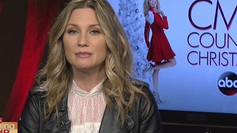 Jennifer Nettles Hosts CMA Country Christmas