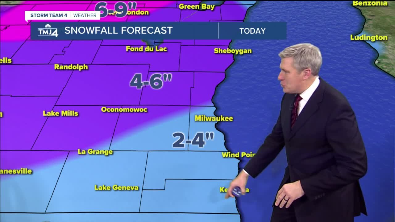 Heavy snow moves into SE Wisconsin, showers continue into the night