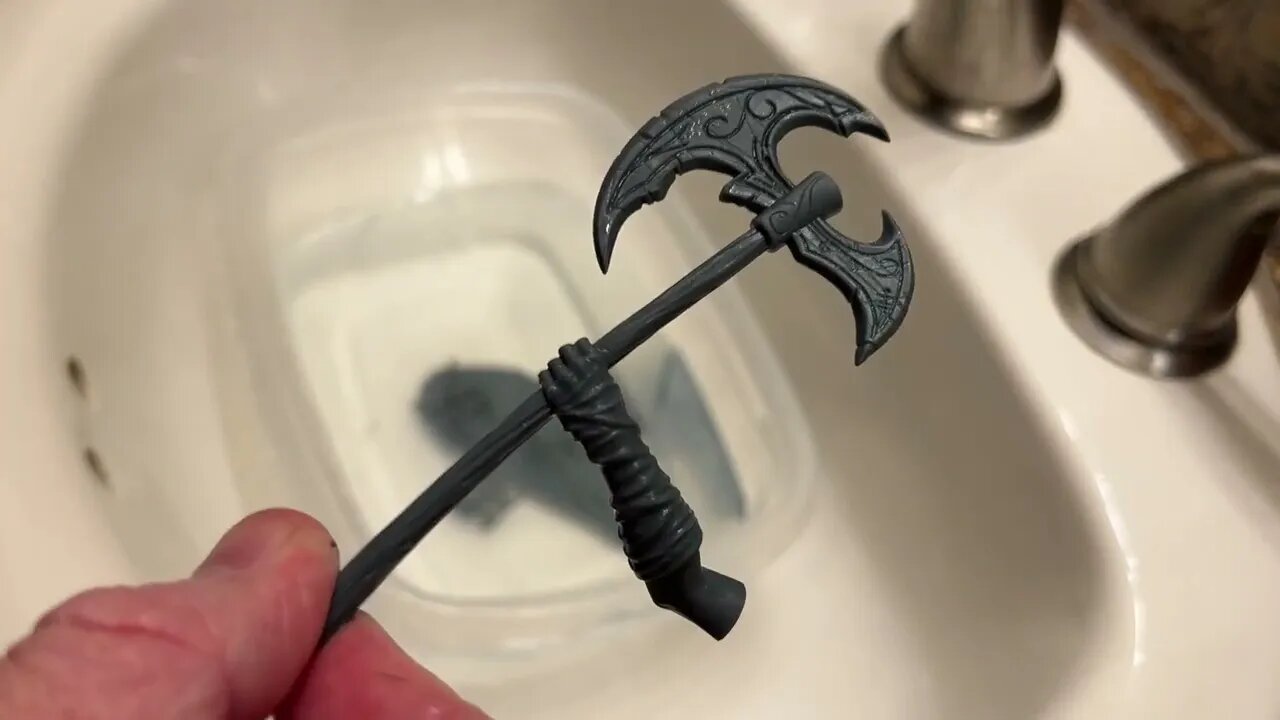 Printing Red Sonja with my 3D printer part 4 - "Weapons!" Did it fail? #phrozen #3dprinting