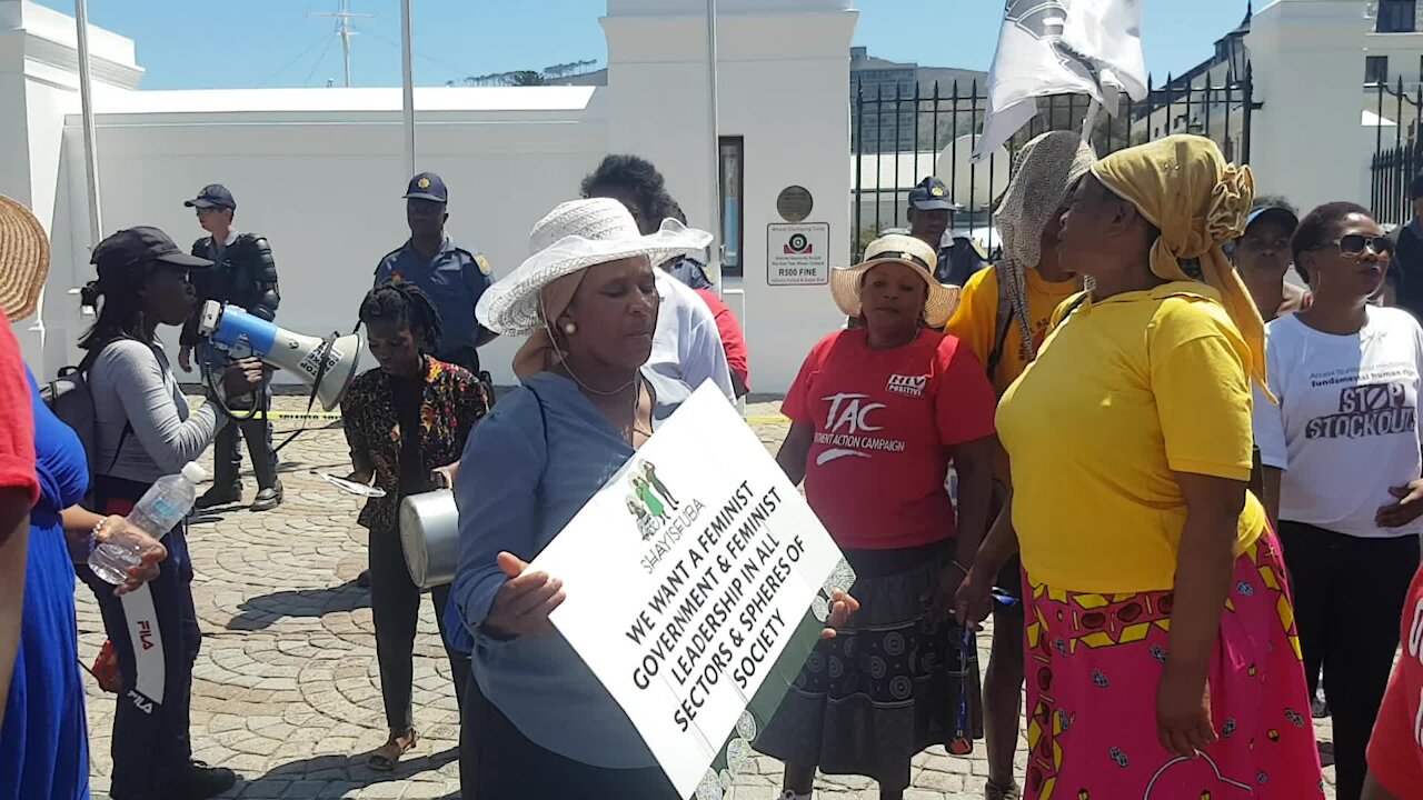 SOUTH AFRICA - Cape Town - Budget speech march to and protest outside Parliament (Video) (LxE)