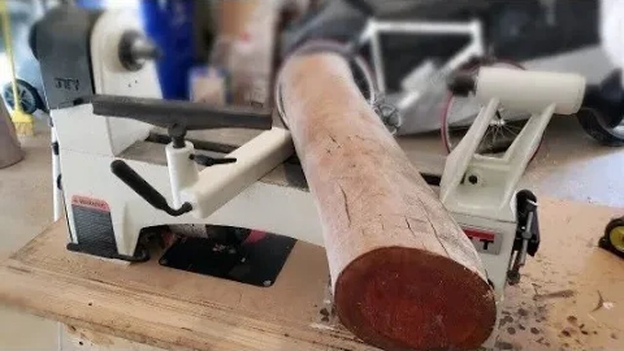 Wood Turning a Bowl from a Eucalyptus Log