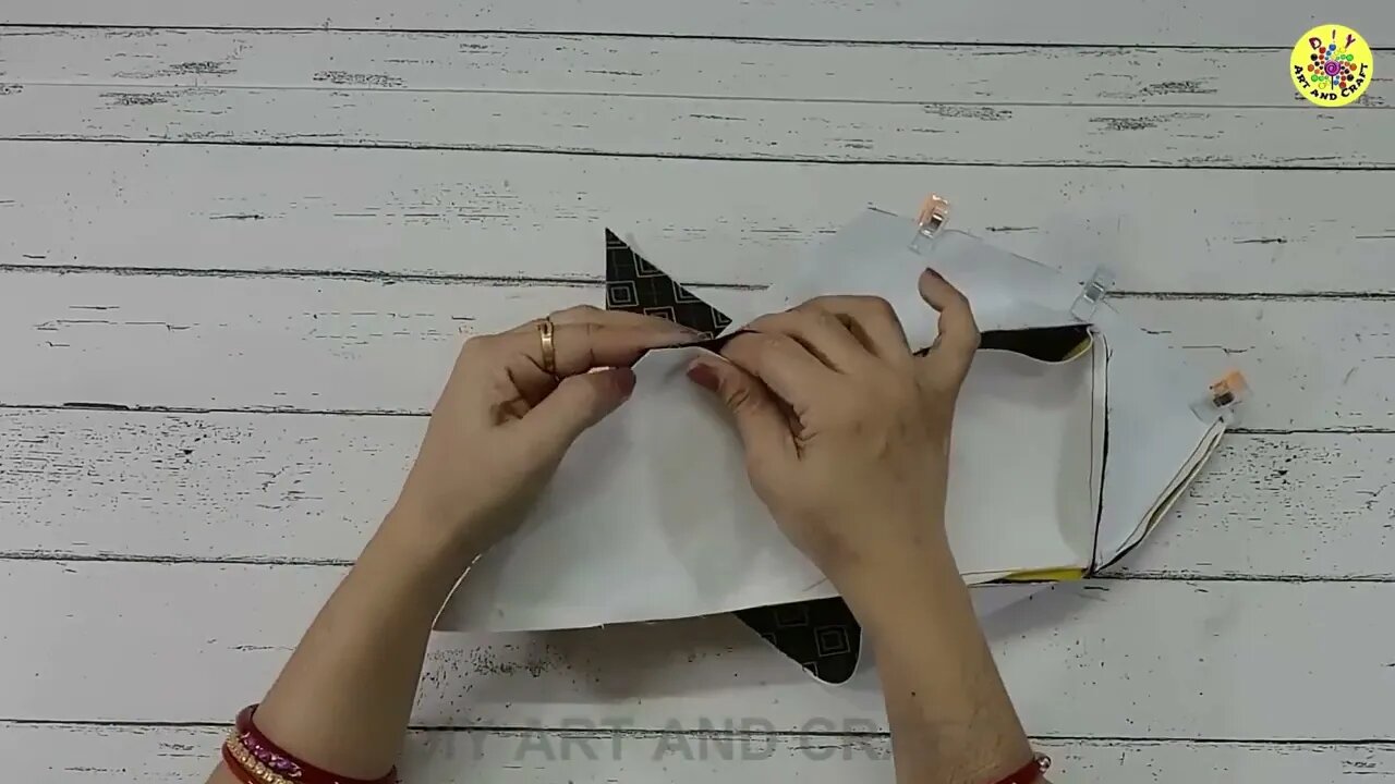 So Easy Yet An Unique Bag For Your Cosmetics