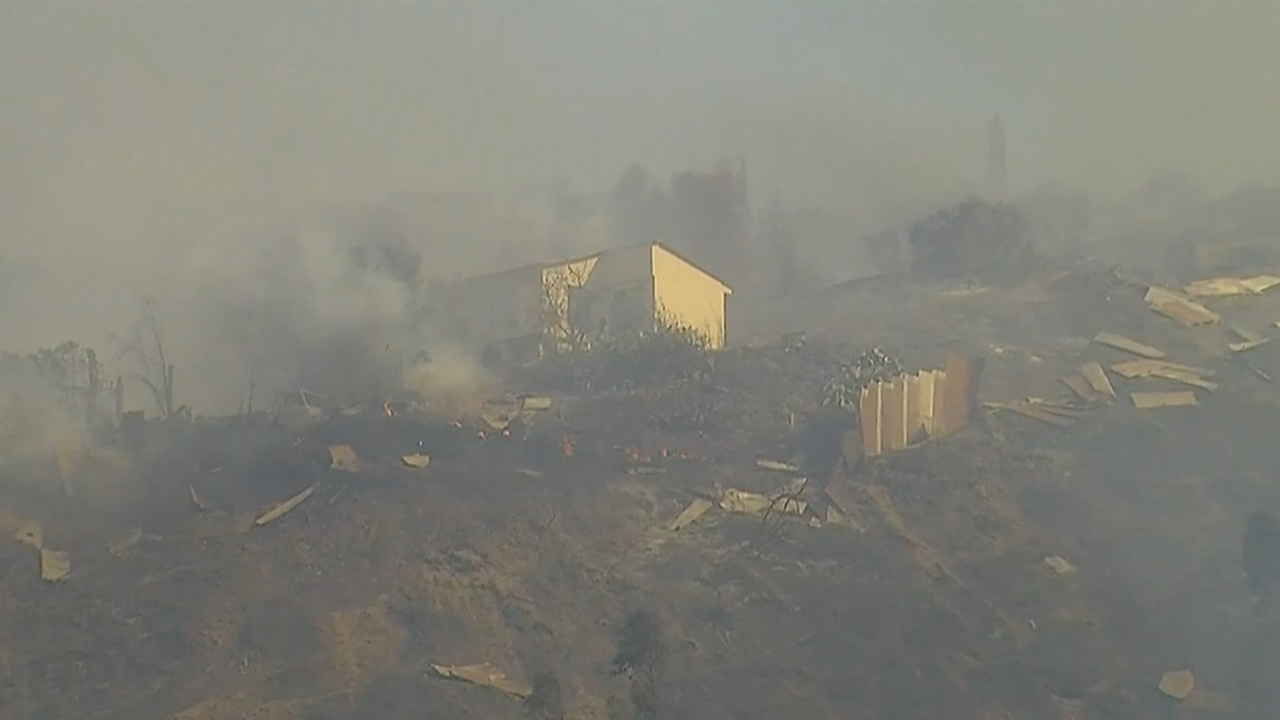 Wildfire Destroys At Least 150 Homes In Valparaíso, Chile