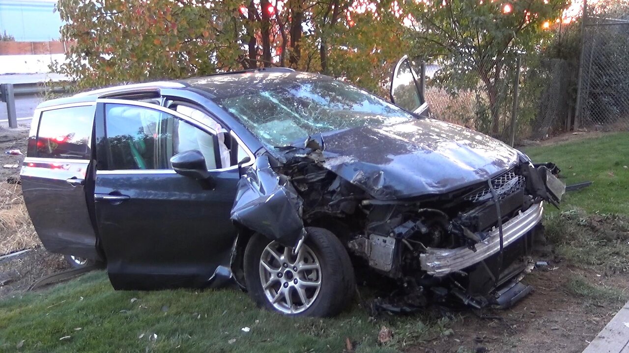 Mini Van vs Tree Crash On US-50 In West Sacramento