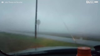 Ce chasseur de tempête a été surpris par une tornade aux États-Unis