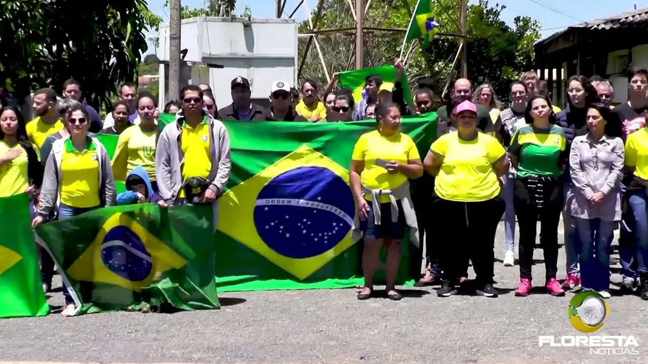 Manifestantes Pró-Brasil faz manisfestação frente ao quartel da PM em Alta Floresta D´Oeste – RO