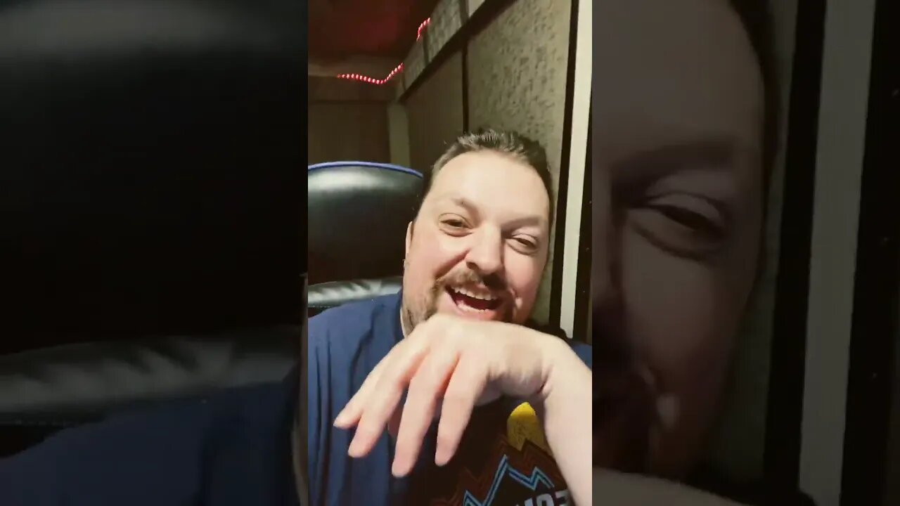 Smart Dogs Waiting For Crosswalk 😲