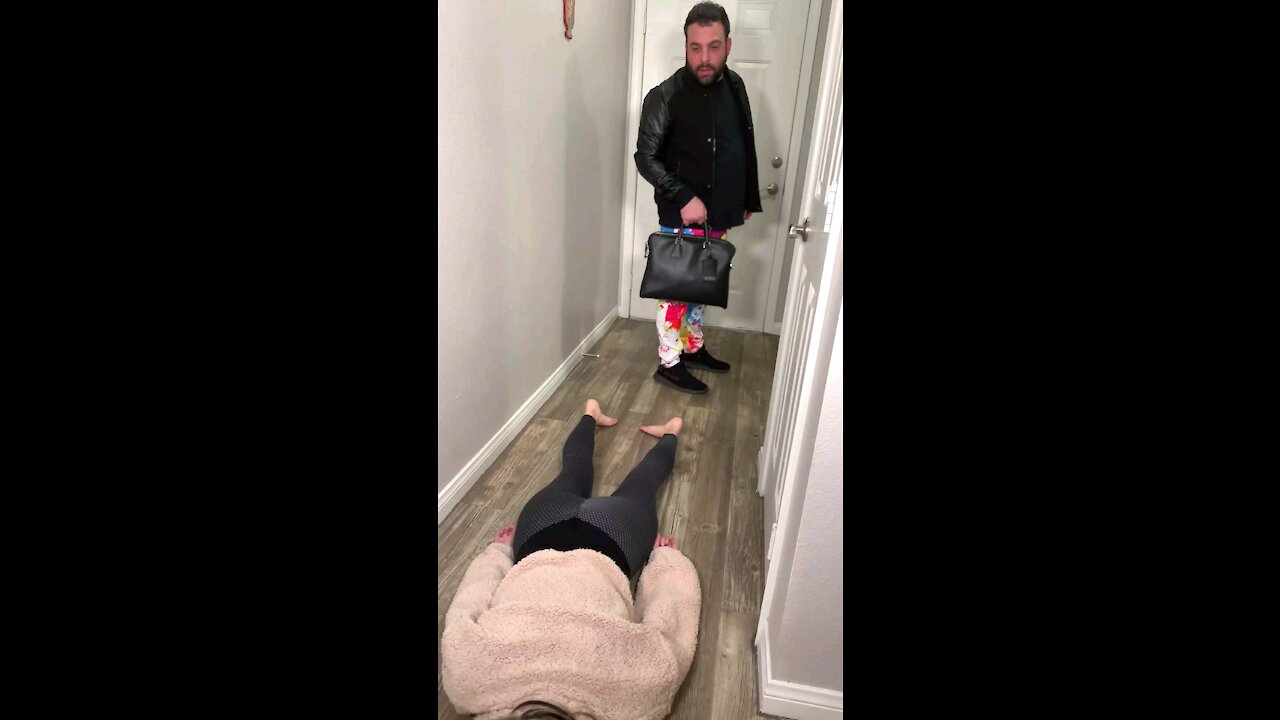 Pretending to be dead to see my husband's reaction