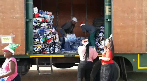 SOUTH AFRICA - Johannesburg - Delivering Happiness to Diepsloot (Video) (ihT)