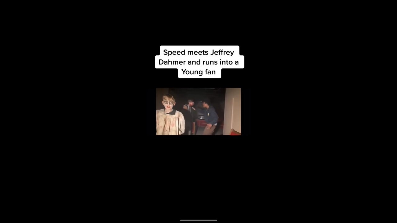 Speed meets Jeffry dahmer in haunted house 😂. #Rumble.#IShowSpeed.#funny #HauntedHouse.