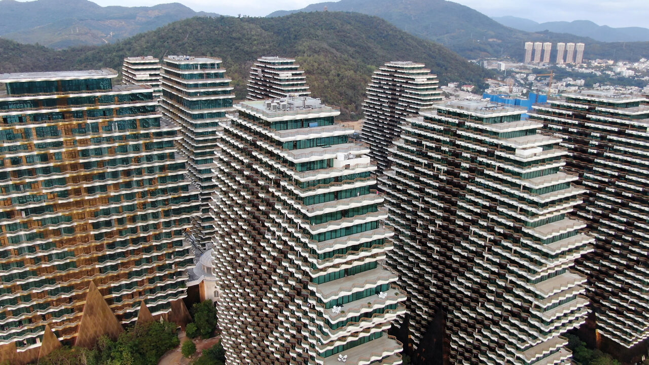 FREEDOM PEOPLE China Hai-Nan island. Breathtaking beauty of architecture. nice drone video