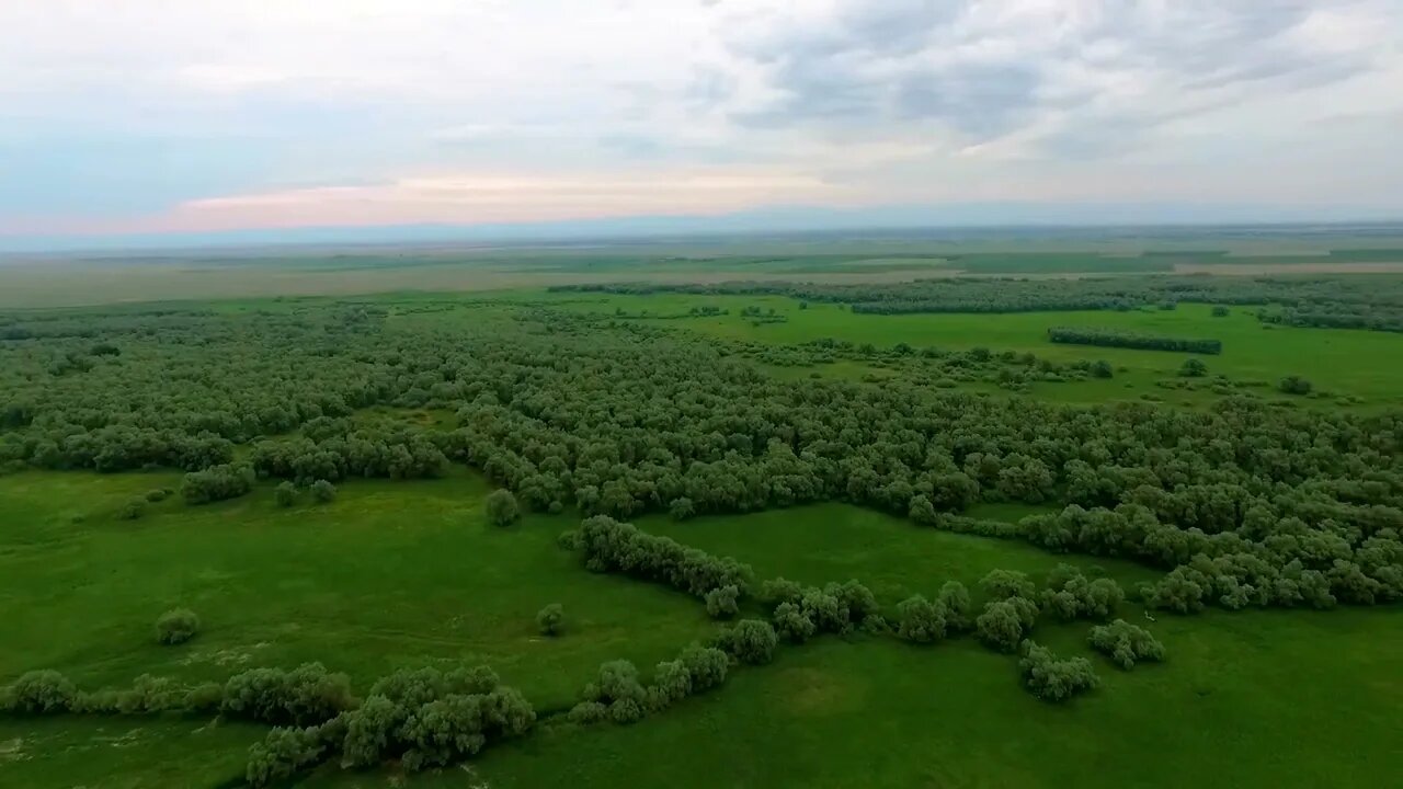 Natural scenery is beautiful, but human nature is more beautiful!