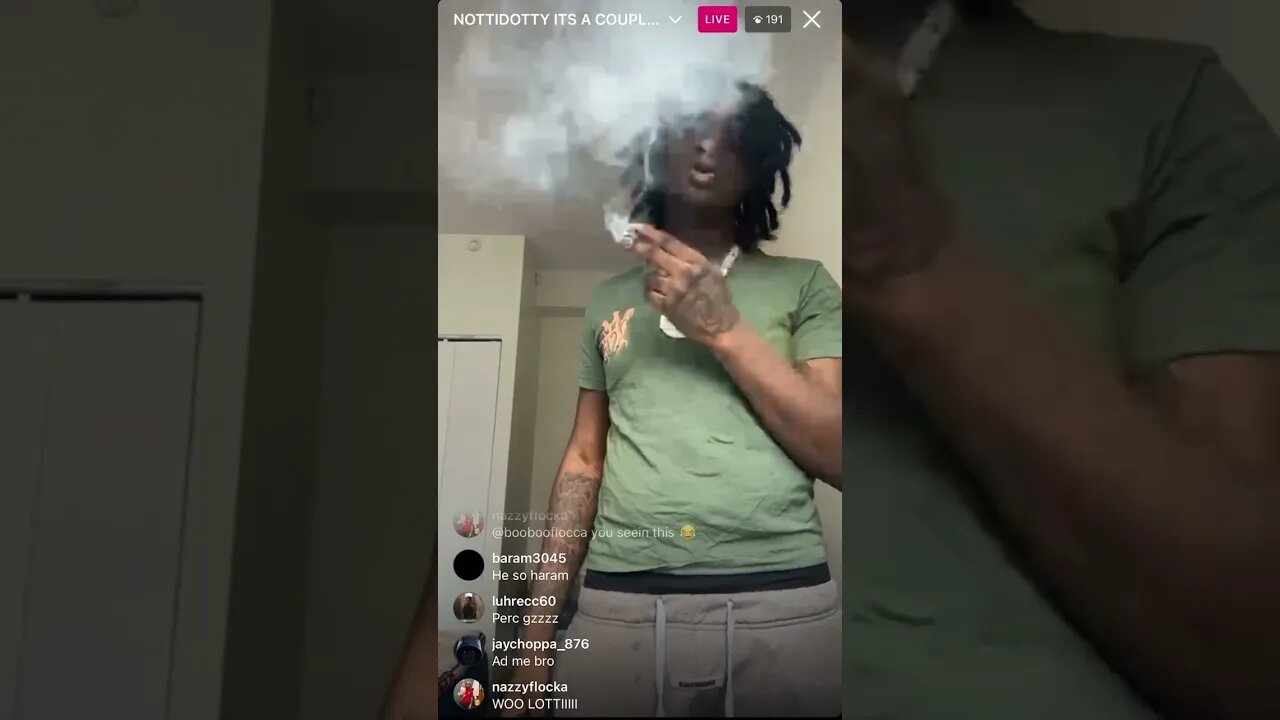 Yus Gz on IG Live Making Sure He Let’s His Opps Know He Clutching His 🔫 & And Ready To 💥(28/03/23)