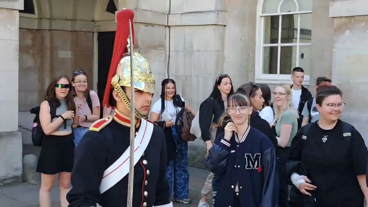 Disrespectful tourist laugh he can't even shout at them #horseguardsparade
