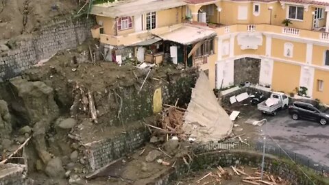 Ischia, le immagini della devastazione lasciata dalla frana riprese da un drone