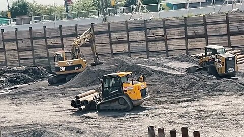 Nonstop Construction Near De la Savane