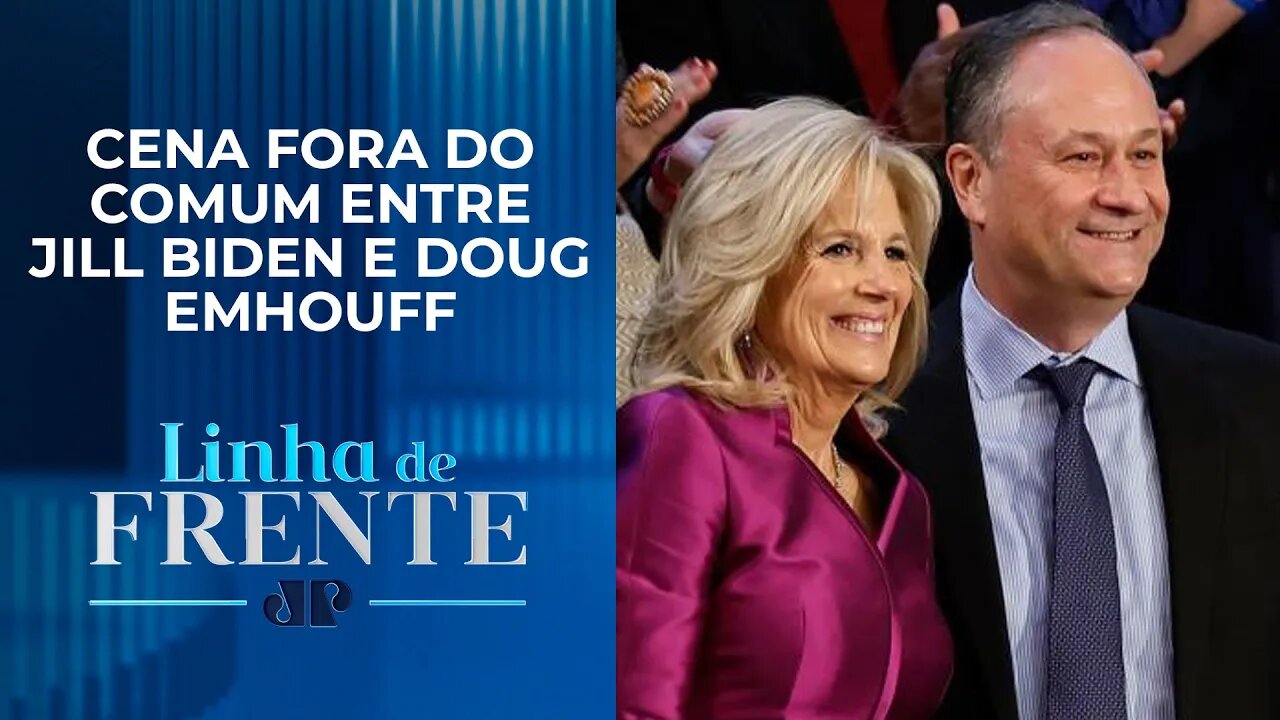 Primeira-dama e marido da vice dos EUA protagonizam beijo inusitado | LINHA DE FRENTE