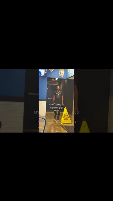 MY CRAZY CHICK CAME TO THE SAME RESTAURANT ME AND MY MAIN CHICK WAS AT #treyco #shortsfeed