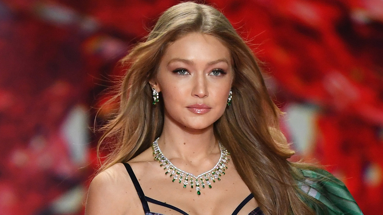 Gigi Hadid Afraid Of Open Toilet Seats