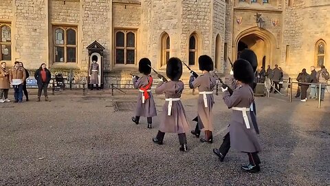 To the guard room dismissed #toweroflondon