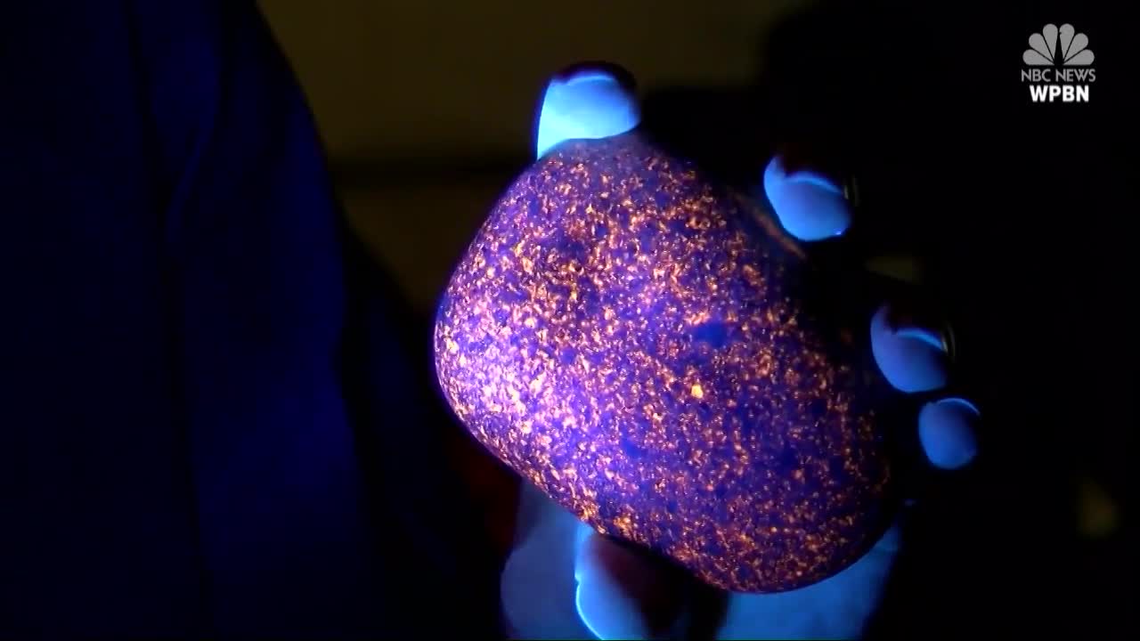 Michigan man discovers "glowing rocks"