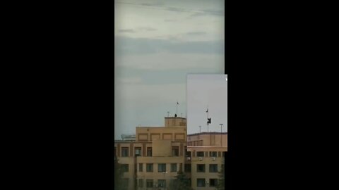 Brave Ukrainian from Balakleya climbed onto roof to remove Russian flag