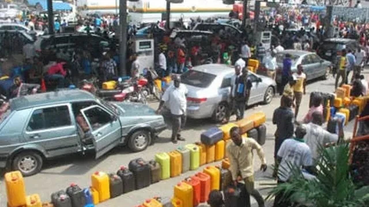 Fuel scarcity hits Port Harcourt, 1 litre sells for N350 As Army shoot Truck driver at depot